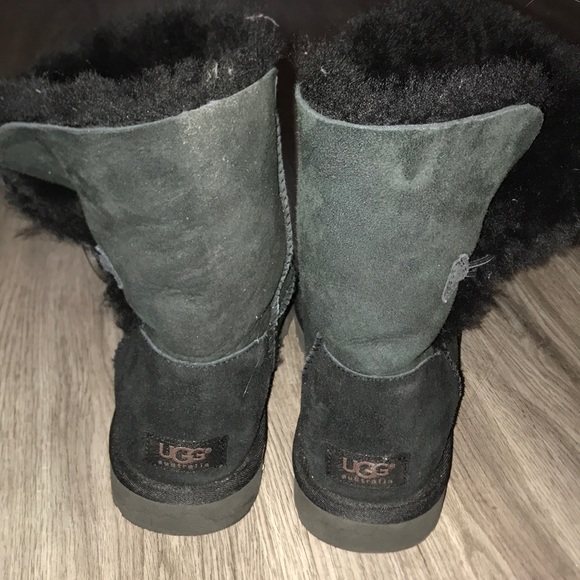 UGG Shoes - Short button uggs